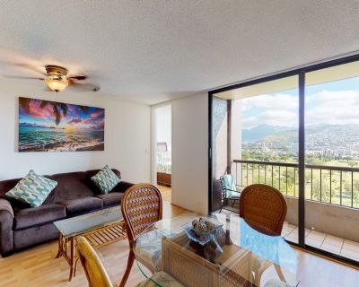 2 Bedroom 1BA Condo Vacation Rental in Monte Vista 1704, Honolulu, HI