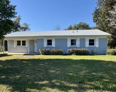 26 Stoney Road. Property for Rent in Castle Hayne, NC for $2,500 with 4 bedrooms and 2 full baths. This property was built in 1971 on a lot size of 0.29.. Welcome to 26 Stoney road. This newly updated brick ranch in Castle Hayne is ready for it's new tenants. Enjoy an updated kitchen, updated bathrooms, new paint and new flooring throughout. There is not an HOA. 12 month lease minimum. Professi...