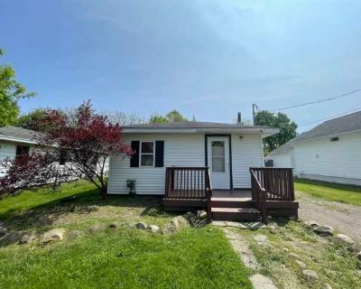 2 Bedroom 1BA 600 ft Pet-Friendly Apartment For Rent in Vandercook Lake, MI