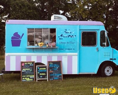 2002 Chevrolet Workhorse Soft Serve Ice Cream Truck | Mobile Dessert Unit