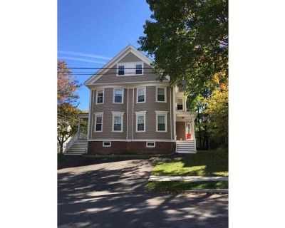 3 Bedroom 1BA 1500 ft Apartment For Rent in Portsmouth, NH