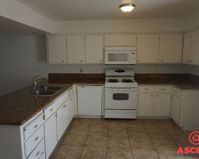 3 Bedroom 2.5BA 1,234 ft Apartment For Rent in Bakersfield, CA