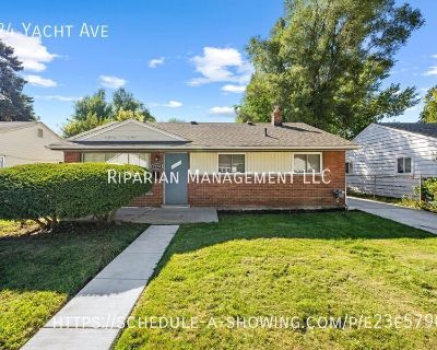 3 Bedroom 1BA 936 ft Pet-Friendly Single-family home For Rent in Warren, MI