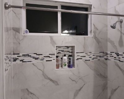 Total rooms: 4. Deposit: $450.00 * Utilities included?: Yes * Fees apply?: No. References are not required. No preference. Smoking is allowed. Not for couples. Furnishings: Furnished * Parking: Yes * Garage: No * Yard/patio: Yes * Balcony/roof terrace: Yes * Disabled access: No * Living room: shared * Broadband included: Yes. Availability Available Now Minimum term None Maximum term None. Woode...