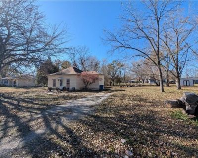N Th St, La Cygne, Home For Sale