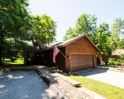 4 Bedroom 3BA 1264 ft Condominium For Sale in WEST DES MOINES, IA