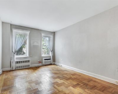 1 Bedroom 1BA 625 ft Co-Op For Sale in Sunnyside, NY
