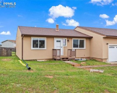 5 Bedroom 2BA 2072 ft Townhouse For Sale in Woodland Park, CO