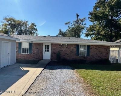 2 Bedroom 2BA 1025 ft Apartment For Rent in Bay St. Louis, MS