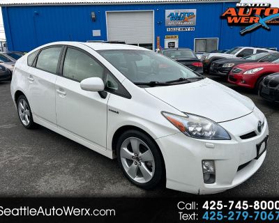 Gorgeous 2 owners clean title 2011 Toyota Prius Hybrid 1.8L 4 cyl. engine, automatic transmission with 188k miles! Beautiful gray leather interior, Air, power windows and locks, CD player, cruise and Tilt!!! Super clean Hybrid Hatchback! Seattle Autowerx offers the best selection of used cars and trucks under $6000 in Snohomish County. Always 35 to 40 vehicles to choose from under $6000! Our in...