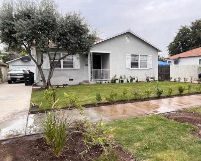 Private room with shared bathroom in a House, Orange, CA 92867