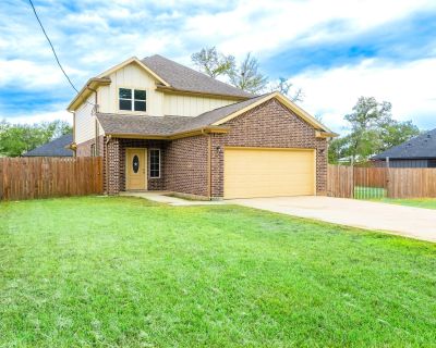 4 Bedroom 3BA 1784 ft² Home For Rent in Hempstead, TX