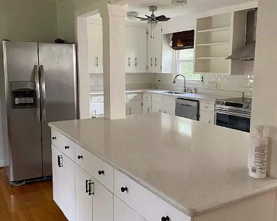 Private room with shared bathroom in a House with 4 roomies, Durham, NC 27705