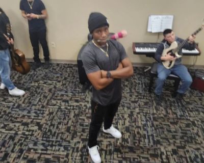 I'm responsible will pay rent no issues and will respect my roomies space.