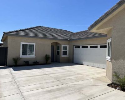 3 Bedroom 2BA 1244 ft Pet-Friendly Apartment For Rent in Bakersfield, CA