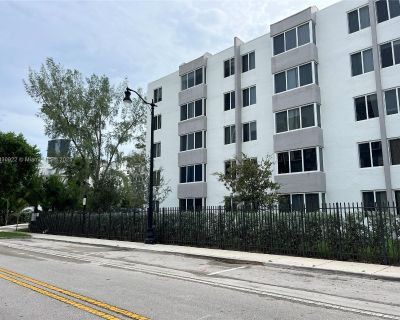 1 Bedroom 1BA 710 ft Condo For Rent in Sunny Isles Beach, FL