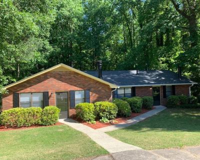 2 Bedroom 1BA 900 ft Pet-Friendly Apartment For Rent in Athens, GA