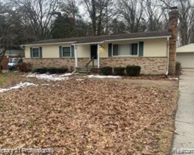 4 Bedroom 1BA 1636 ft Apartment For Rent in Troy, MI