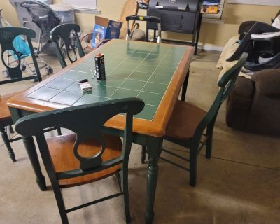 Dinning table for sale