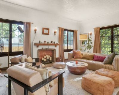 6 Bedroom 3280 ft Office Space For Sale in Los Angeles, CA