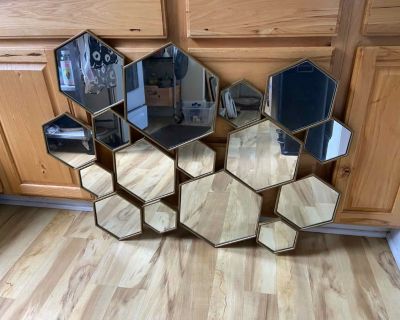 Wall mirror decor