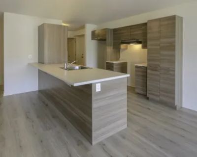 5 Bedroom 1098 ft Apartment For Rent in Saint-J r me, QC