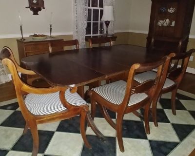 Duncan Phyfe Dining Table w 6 Chairs
