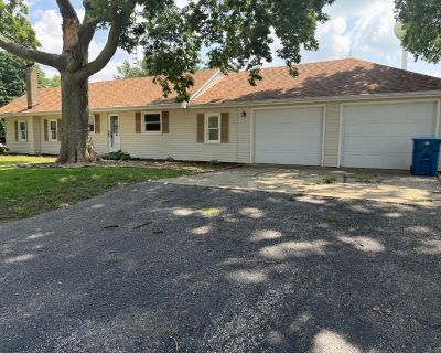 2 Bedroom 1BA 1144 ft Apartment For Rent in Hennepin, IL