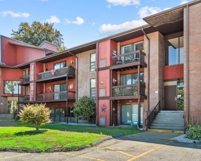 2 Bedroom 1BA 1052 ft Condo For Sale in Taunton, MA