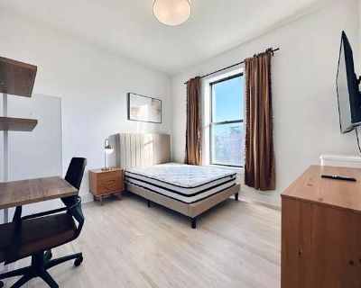 Available on: december 1. Furnished. Internet included * LGBTQ+ friendly * Students welcome. Bedford Ave #431 Bright bedroom with high ceiling in prime Clinton Hill / Prime Bedstuy, right on Bedford Ave and Halsey St (1 block from Franklin Ave). Room has a HD TV, dresser, desk, chair, Wifi and a large closet. 5 min walk to A, C, S trains, 10 min to G trains, 19 min to Manhattan, 16 min walk to ...