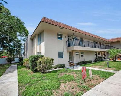 2 Bedroom 2BA 1120 ft Condominium For Sale in ST PETERSBURG, FL