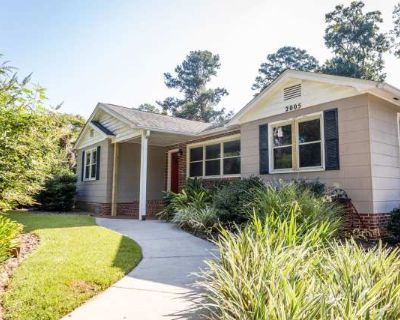 3 Bedroom 2BA 1362 ft Pet-Friendly Apartment For Rent in Tallahassee, FL