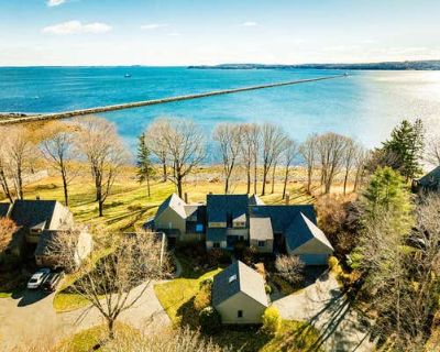 3 Bedroom 2BA 1489 ft Condominium For Sale in ROCKLAND, ME