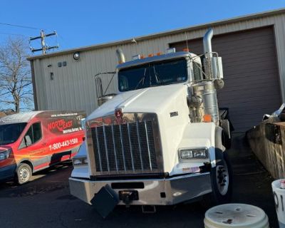 2012 Kenworth T800 Day Cab Tractor For Sale In Bristol, Pennsylvania 19007