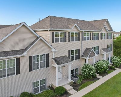 3 Bedroom 2BA 1576 ft Townhouse For Sale in Round Lake, IL