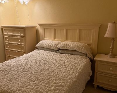 Furnished Room for Rent - Pulewa at Mehana: Private Bedroom with bathroom a