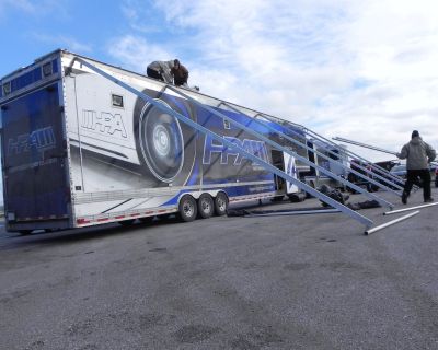 2001 Freightliner Renegade Toterhome , Stacker trailer