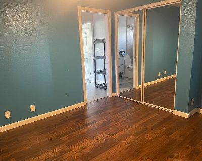 Pet friendly $950 per month room to rent in Kaimukī