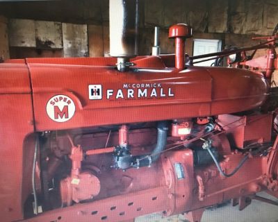 Farmall SUPER "M" Wide front tractor