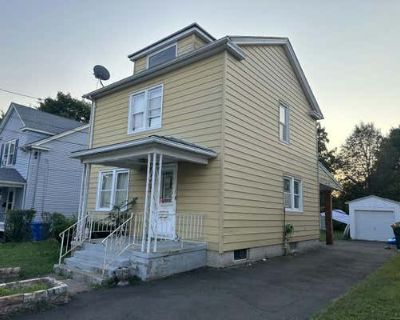 3 Bedroom 2BA 1824 ft Single Family Home For Sale in HAMDEN, CT