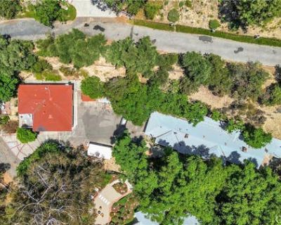 6 Bedroom 5BA 3841 ft Duplex For Sale in TARZANA, CA