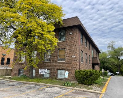 1800 ft Commercial Property For Rent in Addison, IL