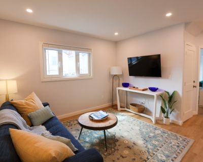 Homads Condo (Has a Condo). Room in the 2 Bedroom 2BA Apartment For Rent in Cambridge, MA