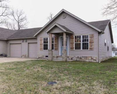 3 Bedroom 2BA 1500 ft Pet-Friendly Apartment For Rent in Mountain Grove, MO