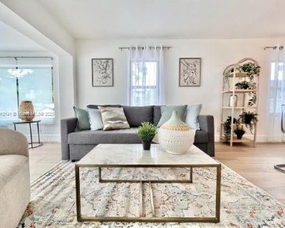 3 Bedroom 2BA 992 ft Furnished Apartment For Rent in Miami, FL