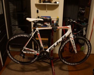 Fuji Altamira 2.1 Di2 Carbon Fiber Road Bike