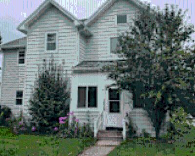 2 Bedroom 1BA 1120 ft² Apartment For Rent in Viroqua, WI 324 E Parkinson St unit B