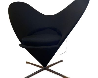 Verner Panton Heart Cone Chair by Vitra Black (2000, Gently Used) Add a bold statement piece to your collection with this authentic Heart Cone Chair designed by the iconic Verner Panton and produced under license by Vitra in 2000. First introduced in 1959, the Heart Cone Chair is a masterpiece of playful modernism. Named for its dramatic, heart-shaped silhouette, it showcases Panton s signature...