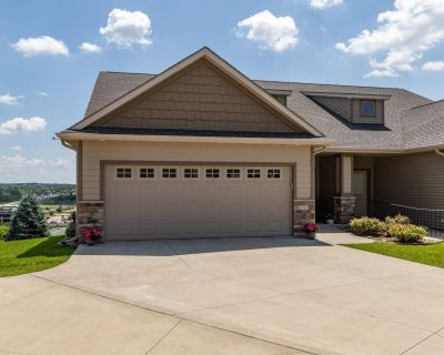 3 Bedroom 3BA 2706 ft Townhouse For Sale in Rochester, MN