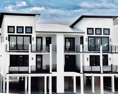 5826 ft Duplex For Sale in NORTH MYRTLE BEACH, SC